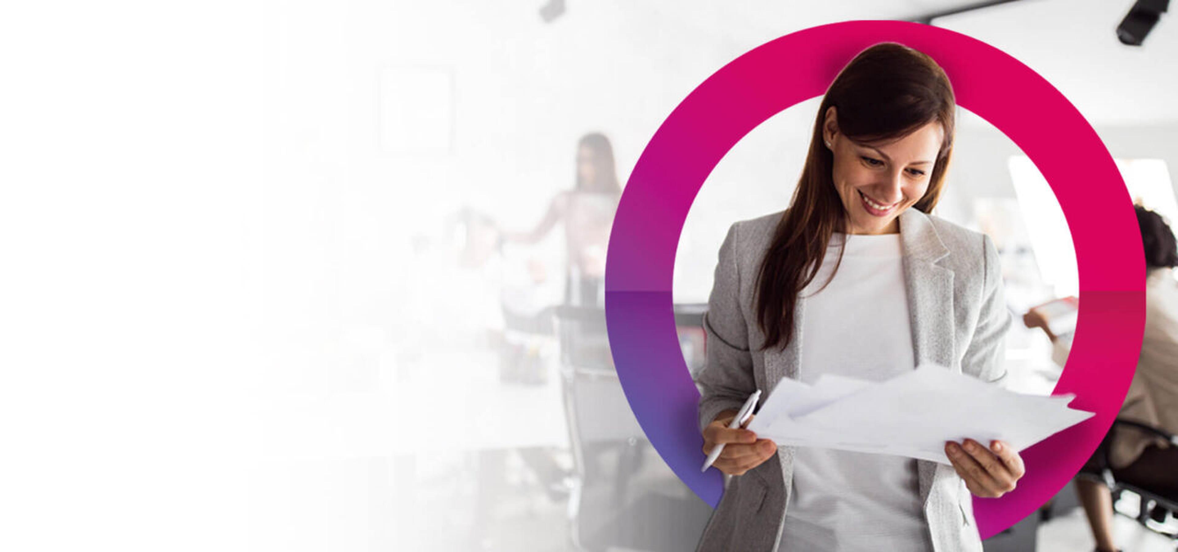https://a.storyblok.com/f/328957/1280x600/0913412864/project-management-software-lady-on-laptop-1920-1280x600.jpg