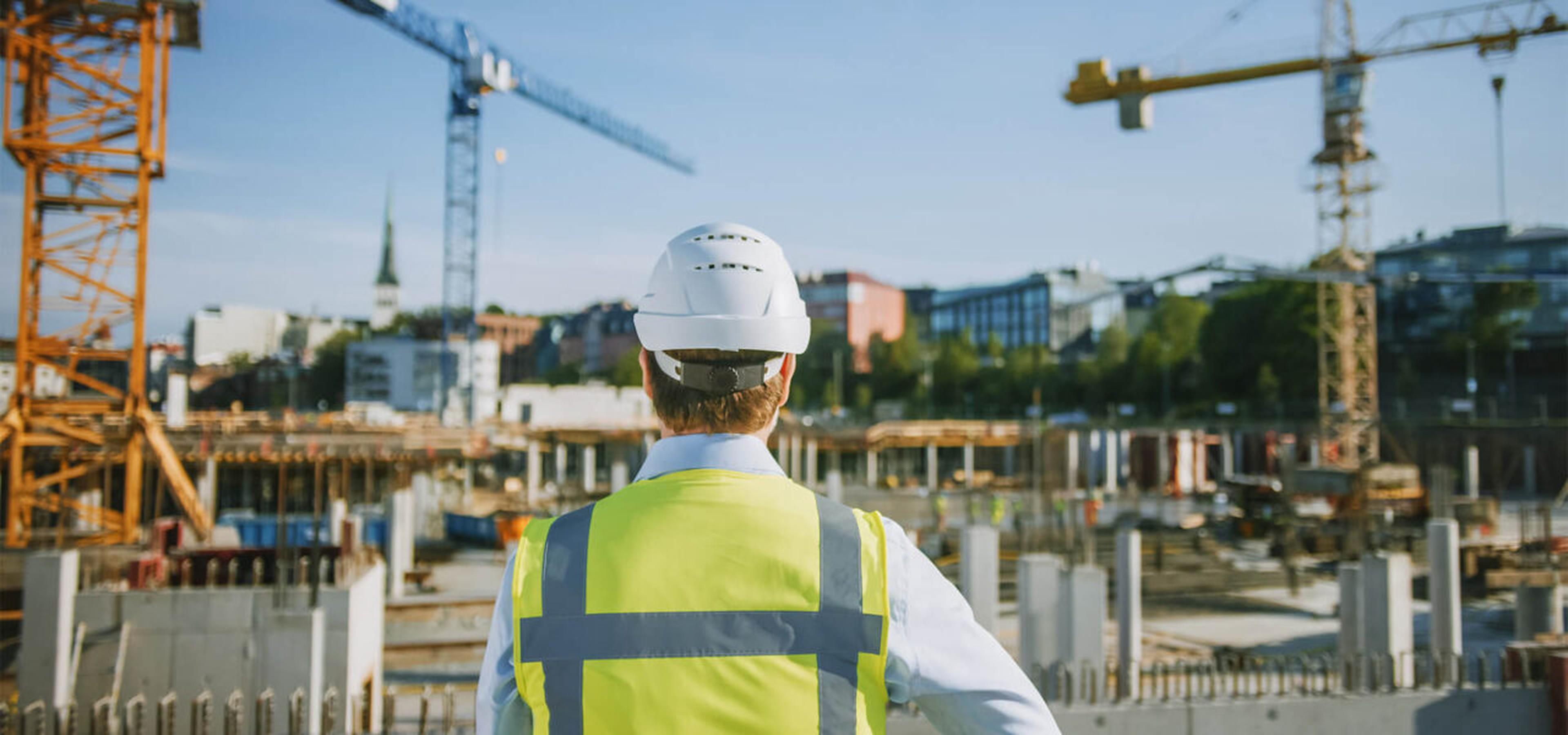 https://a.storyblok.com/f/328957/1280x600/e7d1b2dfaf/civil-engineering-man-on-construction-site-1920-1280x600.jpg